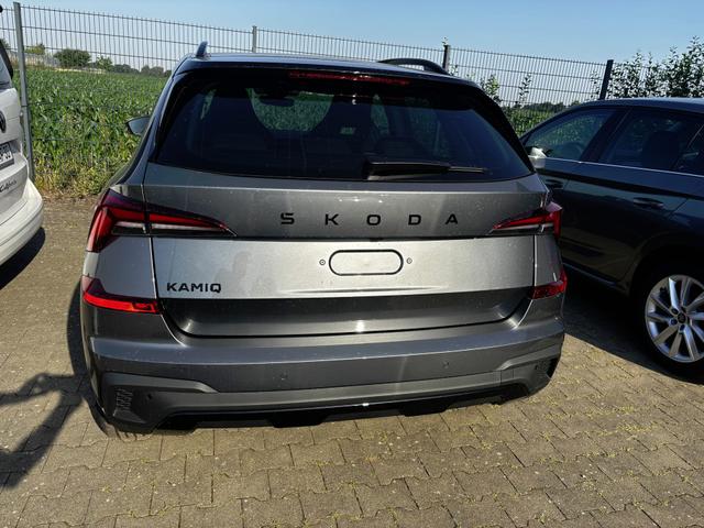 Skoda Kamiq Monte Carlo 1.5 TSI 150PS DSG/AUTOMATIK, GRAPHITE-GRAU METALLIC, Panoramadach, 17"Alu, Matrix-LED, Parksensoren v/h, Kamera, Tempomat, Virtual Cockpit, Kessy, Winter-Paket, Climatronic, Radio 8", SmartLink, Color Concept, NSW, Dachreling, Sport-M-Lederlenkrad beheizt 