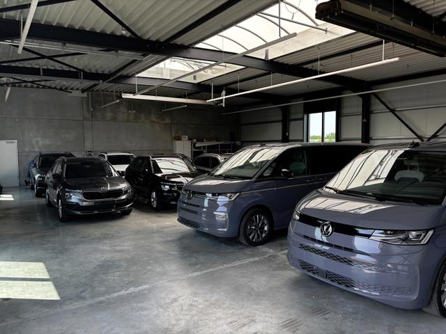 Volkswagen T7 Multivan Business 2.0 TDI 150PS DSG MIT LANGEM ÜBERHANG (!!), 5 Jahre VW-Garantie, 5-Sitzer, IQ.LIGHT LED-MATRIX-SCHEINWERFER, 3-Z-CLIMATRONIC, PRIVACY-GLAS, 16" Alu, Parksensoren vorn/hinten, Schiebetüre links/rechts, M-Lederlenkrad, Radio Ready2Discover, ACC, SideAssis 