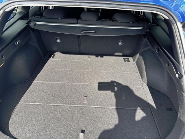 Kia Ceed Sportswagon TOP 1.5 T-GDI 140PS 7DCT AUTOMATIK, Flame-Blau Metallic, FULL-LED-Scheinwerfer, Klimaautomatik, Winter-Paket, NAVI 10,25", Parksensoren hinten, Rückfahrkamera, Abgedunkelte Scheiben 16" Alu, Tempomat, Dachreling 