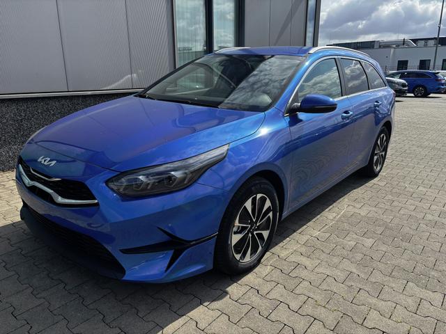 Kia Ceed Sportswagon - TOP 1.5 T-GDI 140PS 7DCT AUTOMATIK, Flame-Blau Metallic, FULL-LED-Scheinwerfer, Klimaautomatik, Winter-Paket, NAVI 10,25", Parksensoren hinten, Rückfahrkamera, Abgedunkelte Scheiben 16" Alu, Tempomat, Dachreling