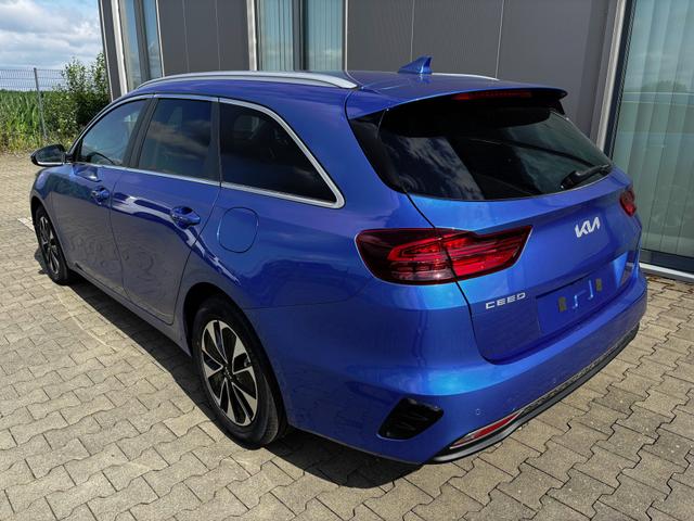 Kia Ceed Sportswagon TOP 1.5 T-GDI 140PS 7DCT AUTOMATIK, Flame-Blau Metallic, FULL-LED-Scheinwerfer, Klimaautomatik, Winter-Paket, NAVI 10,25", Parksensoren hinten, Rückfahrkamera, Abgedunkelte Scheiben 16" Alu, Tempomat, Dachreling 