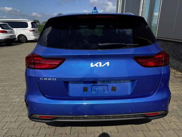 Kia Ceed Sportswagon TOP 1.5 T-GDI 140PS 7DCT AUTOMATIK, Flame-Blau Metallic, FULL-LED-Scheinwerfer, Klimaautomatik, Winter-Paket, NAVI 10,25", Parksensoren hinten, Rückfahrkamera, Abgedunkelte Scheiben 16" Alu, Tempomat, Dachreling 
