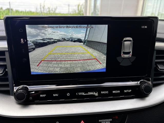 Kia Ceed Sportswagon TOP 1.5 T-GDI 140PS 7DCT AUTOMATIK, Flame-Blau Metallic, FULL-LED-Scheinwerfer, Klimaautomatik, Winter-Paket, NAVI 10,25", Parksensoren hinten, Rückfahrkamera, Abgedunkelte Scheiben 16" Alu, Tempomat, Dachreling 