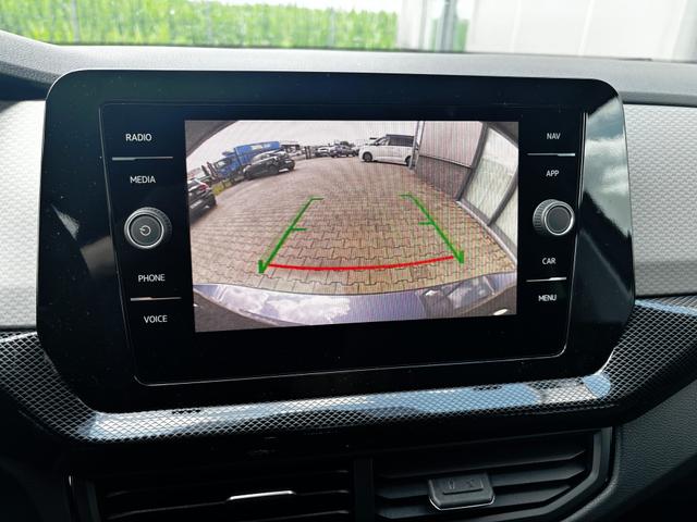Volkswagen T-Cross LIFE 1.0 TSI 115PS DSG/AUTOMATIK, Kings-Red-Metallic, Parksensoren v/h, Rückfahrkamera, Privacy-Glas, Sitzheizung, Climatronic, IQ LIGHT MATRIX-LED, Radio Ready2Discover+Wireless App-Connect, 17" Alu, KEYLESS, M-Lederlenkrad, Dachreling 
