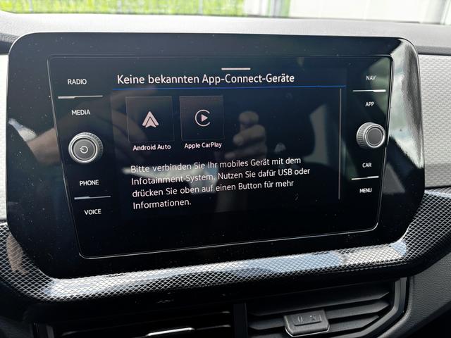 Volkswagen T-Cross LIFE 1.0 TSI 115PS DSG/AUTOMATIK, Kings-Red-Metallic, Parksensoren v/h, Rückfahrkamera, Privacy-Glas, Sitzheizung, Climatronic, IQ LIGHT MATRIX-LED, Radio Ready2Discover+Wireless App-Connect, 17" Alu, KEYLESS, M-Lederlenkrad, Dachreling 