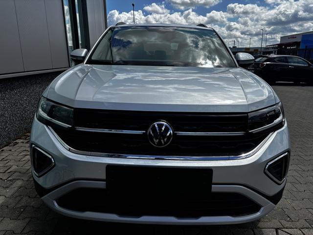 Volkswagen T-Cross LIFE 1.0 TSI 115PS DSG/AUTOMATIK, Silber-Metallic, Parksensoren v/h, Rückfahrkamera, Privacy-Glas, Sitzheizung, Climatronic, IQ LIGHT MATRIX-LED, Radio Ready2Discover+Wireless App-Connect, 16" Alu, KEYLESS, Lendenwirbelstütze, M-Lederlenkrad, Dachreling 