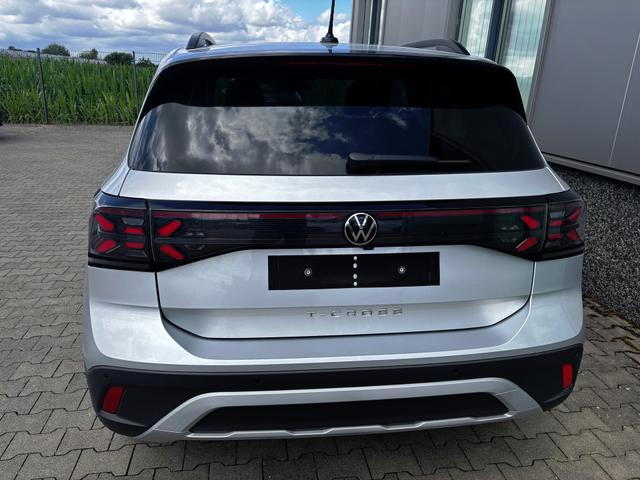 Volkswagen T-Cross LIFE 1.0 TSI 115PS DSG/AUTOMATIK, Silber-Metallic, Parksensoren v/h, Rückfahrkamera, Privacy-Glas, Sitzheizung, Climatronic, IQ LIGHT MATRIX-LED, Radio Ready2Discover+Wireless App-Connect, 16" Alu, KEYLESS, Lendenwirbelstütze, M-Lederlenkrad, Dachreling 