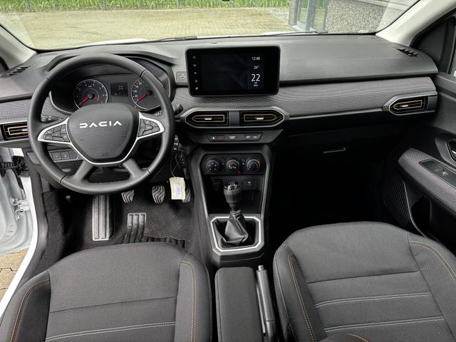 Dacia Sandero Stepway Expression 1.0 ECO-G100 LPG-GASANLAGE/BENZIN, Safari-Beige Metallic, MEDIA Display 8", Klimaanlage, Parksensoren vorne/hinten, Rückfahrkamera, Toter-Winkel-Warner, Tempomat, Dachreling, Lederlenkrad, 4x elektr. FH, Armlehne, Spiegel einstell-/beheizbar 