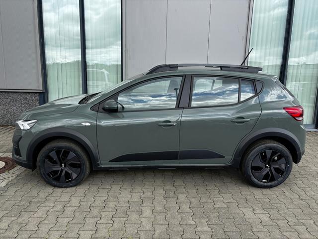 Dacia Sandero Stepway - Expression 1.0 ECO-G100 LPG-GASANLAGE/BENZIN, Safari-Grün Metallic, MEDIA NAVIGATION 8", Klimaanlage, Parksensoren hinten, Tempomat, Dachreling, Lederlenkrad, 4x elektr. Fensterheber, Armlehne, Spiegel einstell-/beheizbar, ZV mit Fernbedienung