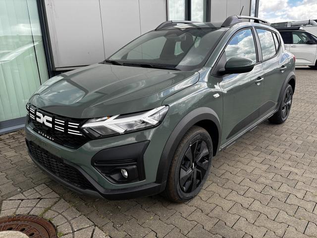 Dacia Sandero Stepway - Expression 1.0 ECO-G100 LPG-GASANLAGE/BENZIN, Safari-Grün Metallic, MEDIA NAVIGATION 8", Klimaanlage, Parksensoren hinten, Tempomat, Dachreling, Lederlenkrad, 4x elektr. Fensterheber, Armlehne, Spiegel einstell-/beheizbar, ZV mit Fernbedienung