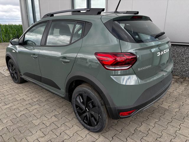 Dacia Sandero Stepway Expression 1.0 ECO-G100 LPG-GASANLAGE/BENZIN, Safari-Grün Metallic, MEDIA NAVIGATION 8", Klimaanlage, Parksensoren hinten, Tempomat, Dachreling, Lederlenkrad, 4x elektr. Fensterheber, Armlehne, Spiegel einstell-/beheizbar, ZV mit Fernbedienung 
