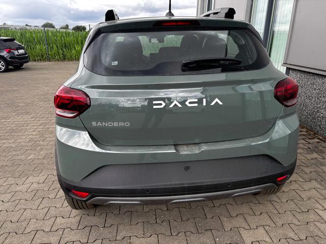 Dacia Sandero Stepway Expression 1.0 ECO-G100 LPG-GASANLAGE/BENZIN, Safari-Grün Metallic, MEDIA NAVIGATION 8", Klimaanlage, Parksensoren hinten, Tempomat, Dachreling, Lederlenkrad, 4x elektr. Fensterheber, Armlehne, Spiegel einstell-/beheizbar, ZV mit Fernbedienung 