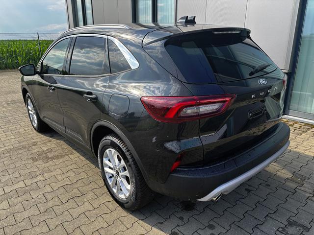Ford Kuga Titanium 1.5 EcoBoost 186PS AUTOMATIK, Schwarz-Metallic, Winter-Paket, 5 Jahre Garantie, 17" Alu + Allwetterreifen, Navigation 13"-Display, Parksensoren vorne/hinten, Rückfahrkamera, Climatronic, Privacy-Glas, Key-Free-System, Tempomat, LED-Scheinwerfer 