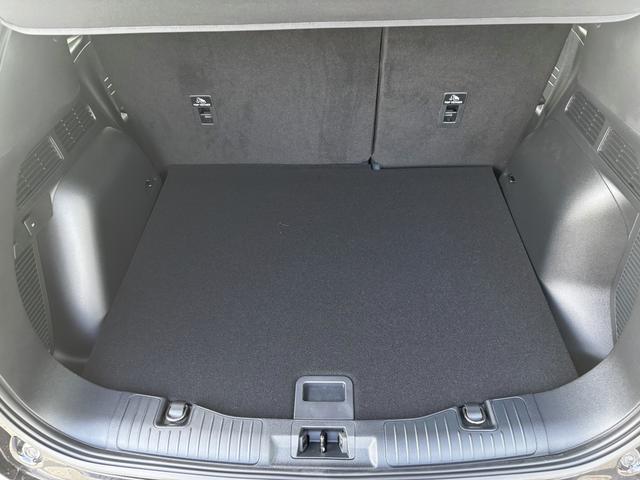 Ford Kuga Titanium 1.5 EcoBoost 186PS AUTOMATIK, Schwarz-Metallic, Winter-Paket, 5 Jahre Garantie, 17" Alu + Allwetterreifen, Navigation 13"-Display, Parksensoren vorne/hinten, Rückfahrkamera, Climatronic, Privacy-Glas, Key-Free-System, Tempomat, LED-Scheinwerfer 