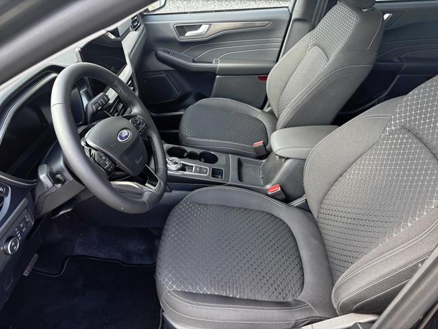 Ford Kuga Titanium 1.5 EcoBoost 186PS AUTOMATIK, Schwarz-Metallic, Winter-Paket, 5 Jahre Garantie, 17" Alu + Allwetterreifen, Navigation 13"-Display, Parksensoren vorne/hinten, Rückfahrkamera, Climatronic, Privacy-Glas, Key-Free-System, Tempomat, LED-Scheinwerfer 