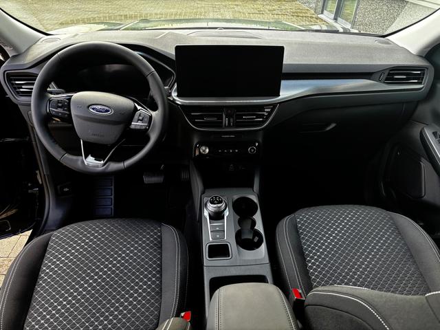 Ford Kuga Titanium 1.5 EcoBoost 186PS AUTOMATIK, Schwarz-Metallic, Winter-Paket, 5 Jahre Garantie, 17" Alu + Allwetterreifen, Navigation 13"-Display, Parksensoren vorne/hinten, Rückfahrkamera, Climatronic, Privacy-Glas, Key-Free-System, Tempomat, LED-Scheinwerfer 