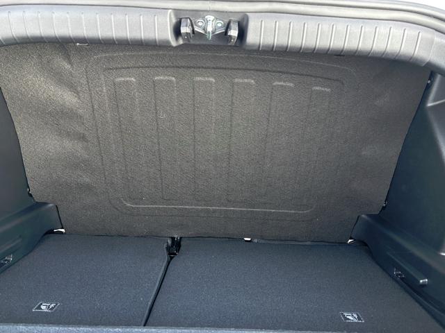 Hyundai i20 Comfort 1.2i 79PS, LUMEN-GREY METALLIC, 5 Jahre Garantie, NAVIGATION 10,25", Klima, Parksensoren hinten, Rückfahrkamera, Alarm, Lederlenkrad, Tempomat, Armlehne vorne, Reserverad, 4x elektr. Fensterheber, Fernlicht-Assistent 
