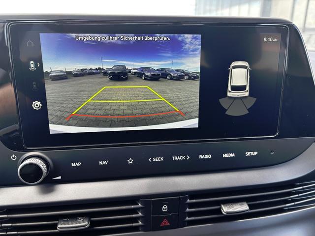 Hyundai i20 Comfort 1.2i 79PS, LUMEN-GREY METALLIC, 5 Jahre Garantie, NAVIGATION 10,25", Klima, Parksensoren hinten, Rückfahrkamera, Alarm, Lederlenkrad, Tempomat, Armlehne vorne, Reserverad, 4x elektr. Fensterheber, Fernlicht-Assistent 