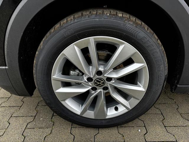 Volkswagen T-Cross LIFE 1.5 TSI 150PS DSG/AUTOMATIK, Deep-Black-Metallic, Parksensoren v/h, Rückfahrkamera, Privacy-Glas, Sitzheizung, Climatronic, IQ LIGHT MATRIX-LED, Radio Ready2Discover+App-Connect, 17" Alu, KEYLESS, Lendenwirbelstütze, M-Lederlenkrad, Dachreling 