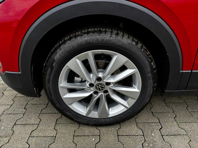 Volkswagen T-Cross LIFE 1.0 TSI 115PS DSG/AUTOMATIK, Kings-Red-Metallic, Parksensoren hinten, Rückfahrkamera, Privacy-Glas, Sitzheizung, Climatronic, IQ LIGHT MATRIX-LED, Radio Ready2Discover+Wireless App-Connect, 17" Alu, KEYLESS, Lendenwirbelstütze, M-Lederlenkrad, Dachrelin 