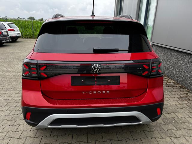 Volkswagen T-Cross LIFE 1.0 TSI 115PS DSG/AUTOMATIK, Kings-Red-Metallic, Parksensoren hinten, Rückfahrkamera, Privacy-Glas, Sitzheizung, Climatronic, IQ LIGHT MATRIX-LED, Radio Ready2Discover+Wireless App-Connect, 17" Alu, KEYLESS, Lendenwirbelstütze, M-Lederlenkrad, Dachrelin 