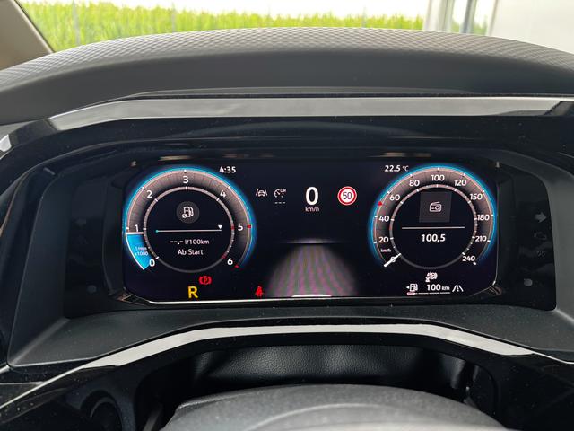 Volkswagen T7 California Ocean 1.5 eHybrid (PLUG-IN-HYBRID) 245PS ALLRAD DSG (AUTOMATIK), 17" Alu, ELEKTRISCHES Aufstelldach, Privacy-Glas, 3-Zonen-Climatronic, KÜCHE, Standheizung, Sitzheizung, Parksensoren vorne und hinten, Digital Cockpit Pro, Radio 10"+App, SIDE ASSIST, ACC, 