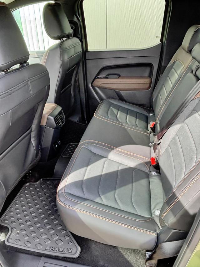 Volkswagen Amarok PanAmericana 3.0 TDI V6 241PS AUTOMATIK, 5J GARANTIE, DIVERSE Metallic, STANDHEIZUNG, AHK, HOHLRAUMKONSER., M-Lederlenkrad beheizt, ACC, 18" Alu, Lederpolster, Sitzheizung, Climatronic, IQ Light MATRIX, Privacy-Glas, Parksensoren vo/hi, Kamera, Navigation, Soundsystem 