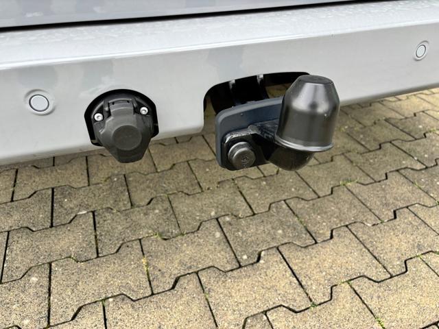 Volkswagen T7 Caravelle Basis 2.0 TDI 110PS, 8-Sitzer, LED-Scheinwerfer, 3-Zonen-Climatronic, Parksensoren vorn/hinten, Rückfahrkamera, Privacy-Glas, Tempomat, Radio 13" + Wireless-App-Connect, Digitales Cockpit 