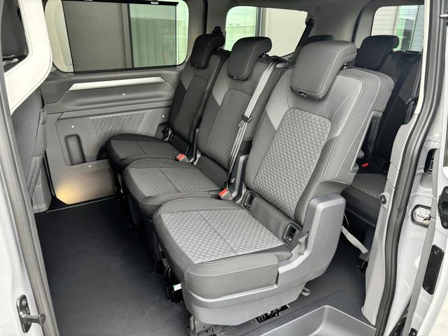 Volkswagen T7 Caravelle Basis 2.0 TDI 110PS, 8-Sitzer, LED-Scheinwerfer, 3-Zonen-Climatronic, Parksensoren vorn/hinten, Rückfahrkamera, Privacy-Glas, Tempomat, Radio 13" + Wireless-App-Connect, Digitales Cockpit 