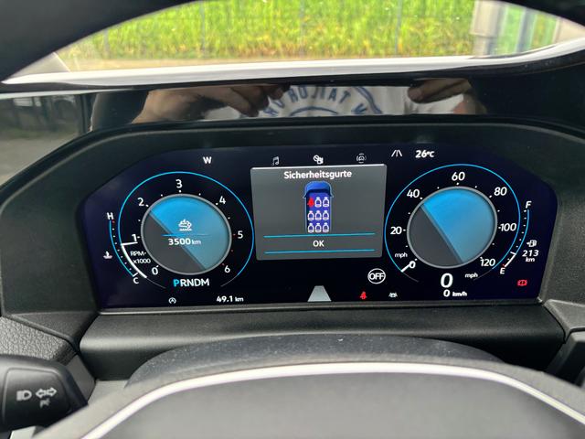 Volkswagen T7 Caravelle Basis 2.0 TDI 110PS, 8-Sitzer, LED-Scheinwerfer, 3-Zonen-Climatronic, Parksensoren vorn/hinten, Rückfahrkamera, Privacy-Glas, Tempomat, Radio 13" + Wireless-App-Connect, Digitales Cockpit 