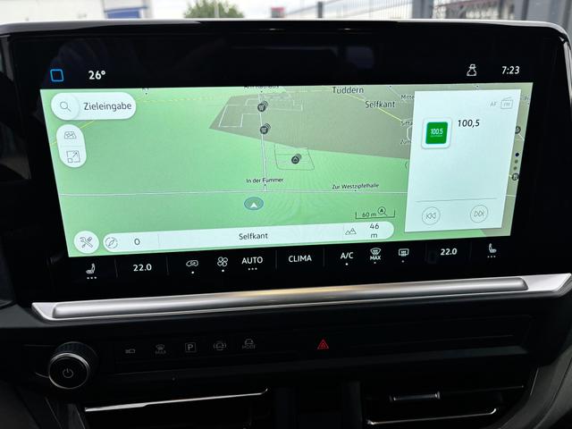 Volkswagen T7 Caravelle Basis 2.0 TDI 110PS, 8-Sitzer, LED-Scheinwerfer, 3-Zonen-Climatronic, Parksensoren vorn/hinten, Rückfahrkamera, Privacy-Glas, Tempomat, Radio 13" + Wireless-App-Connect, Digitales Cockpit 