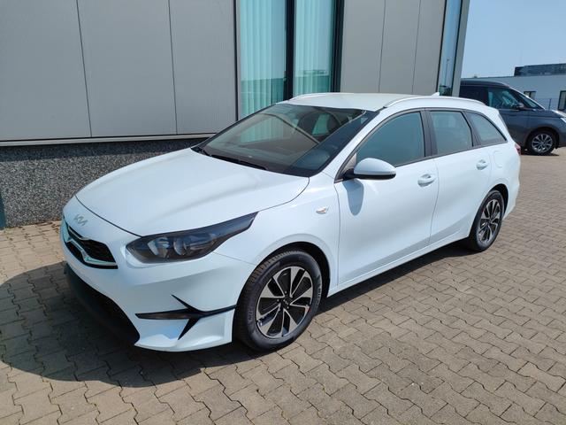 Kia Ceed Sportswagon Spin 1.5 T-GDI 140PS 6-Gang, Weiß, 16" Alu, Klimaanlage, Winter-Paket, Navi 10,25", Parksensoren hinten, Rückfahrkamera, Tempomat, Dachreling, Lederlenkrad 