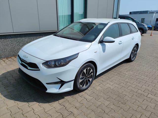 Kia Ceed Sportswagon - Spin 1.5 T-GDI 140PS 6-Gang, Weiß, 16" Alu, Klimaanlage, Winter-Paket, Navi 10,25", Parksensoren hinten, Rückfahrkamera, Tempomat, Dachreling, Lederlenkrad