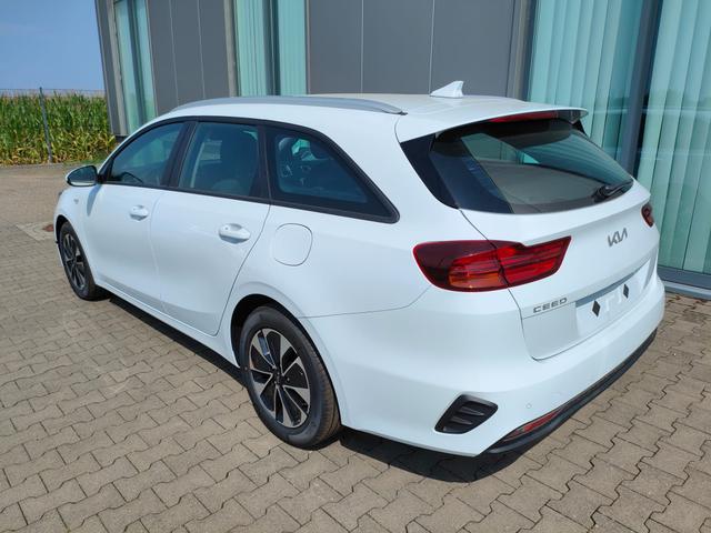 Kia Ceed Sportswagon Spin 1.5 T-GDI 140PS 6-Gang, Weiß, 16" Alu, Klimaanlage, Winter-Paket, Navi 10,25", Parksensoren hinten, Rückfahrkamera, Tempomat, Dachreling, Lederlenkrad 