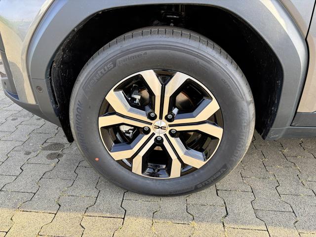 Dacia Bigster Essential 1.2 TCe 140 Mild-Hybrid (2), 17" Alufelgen, Klimaanlage, Radio 10", Parksensoren hinten, Rückfahrkamera, Tempomat, Lederlenkrad, Dachreling 