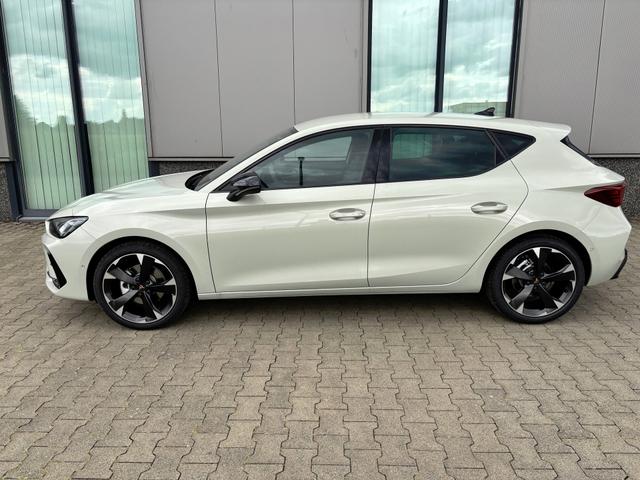 Cupra Leon Basis 1.5 TSI 150PS 6-Gang, 5 Jahre Garantie, 18" Alufelgen, Voll-LED-Scheinwerfer, 3Z-Climatronic, ACC/Tempomat, Digitales Cockpit, Full Link, Parksensoren v/h, Privacy-Glas, Multifunktions-Lederlenkrad, LED-Nebelscheinwerfer 
