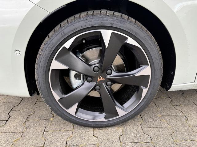 Cupra Leon Basis 1.5 TSI 150PS 6-Gang, 5 Jahre Garantie, 18" Alufelgen, Voll-LED-Scheinwerfer, 3Z-Climatronic, ACC/Tempomat, Digitales Cockpit, Full Link, Parksensoren v/h, Privacy-Glas, Multifunktions-Lederlenkrad, LED-Nebelscheinwerfer 