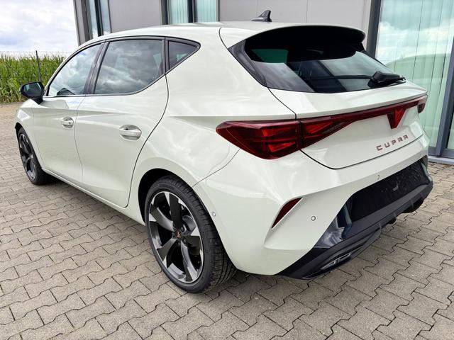 Cupra Leon Basis 1.5 TSI 150PS 6-Gang, 5 Jahre Garantie, 18" Alufelgen, Voll-LED-Scheinwerfer, 3Z-Climatronic, ACC/Tempomat, Digitales Cockpit, Full Link, Parksensoren v/h, Privacy-Glas, Multifunktions-Lederlenkrad, LED-Nebelscheinwerfer 