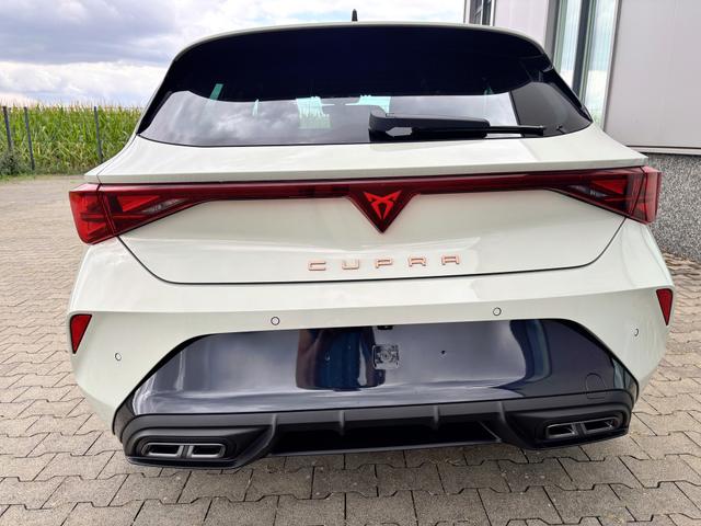 Cupra Leon Basis 1.5 TSI 150PS 6-Gang, 5 Jahre Garantie, 18" Alufelgen, Voll-LED-Scheinwerfer, 3Z-Climatronic, ACC/Tempomat, Digitales Cockpit, Full Link, Parksensoren v/h, Privacy-Glas, Multifunktions-Lederlenkrad, LED-Nebelscheinwerfer 