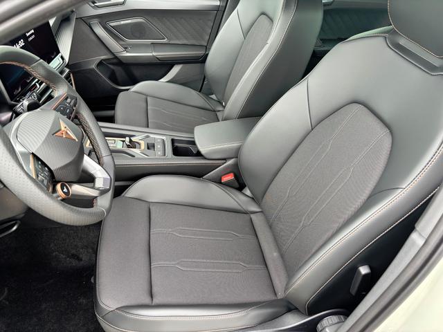 Cupra Leon Basis 1.5 TSI 150PS 6-Gang, 5 Jahre Garantie, 18" Alufelgen, Voll-LED-Scheinwerfer, 3Z-Climatronic, ACC/Tempomat, Digitales Cockpit, Full Link, Parksensoren v/h, Privacy-Glas, Multifunktions-Lederlenkrad, LED-Nebelscheinwerfer 