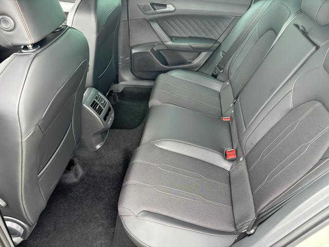 Cupra Leon Basis 1.5 TSI 150PS 6-Gang, 5 Jahre Garantie, 18" Alufelgen, Voll-LED-Scheinwerfer, 3Z-Climatronic, ACC/Tempomat, Digitales Cockpit, Full Link, Parksensoren v/h, Privacy-Glas, Multifunktions-Lederlenkrad, LED-Nebelscheinwerfer 