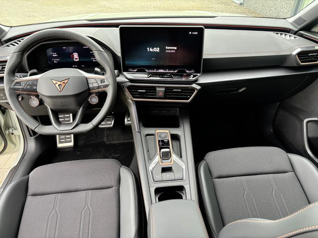 Cupra Leon Basis 1.5 TSI 150PS 6-Gang, 5 Jahre Garantie, 18" Alufelgen, Voll-LED-Scheinwerfer, 3Z-Climatronic, ACC/Tempomat, Digitales Cockpit, Full Link, Parksensoren v/h, Privacy-Glas, Multifunktions-Lederlenkrad, LED-Nebelscheinwerfer 