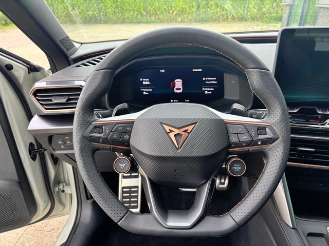 Cupra Leon Basis 1.5 TSI 150PS 6-Gang, 5 Jahre Garantie, 18" Alufelgen, Voll-LED-Scheinwerfer, 3Z-Climatronic, ACC/Tempomat, Digitales Cockpit, Full Link, Parksensoren v/h, Privacy-Glas, Multifunktions-Lederlenkrad, LED-Nebelscheinwerfer 