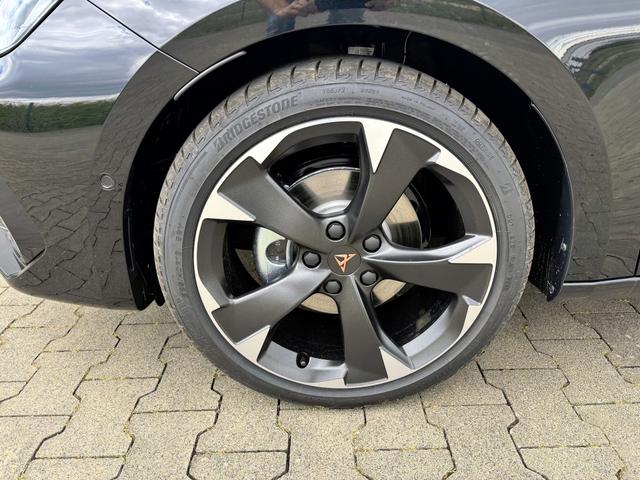 Cupra Leon Sportstourer VZ 2.0 TSI 333PS 4DRIVE (ALLRAD) DSG, 5J Garantie, Elektr. Heckklappe, 19" Alu, DCC-Dämpfung, Sportschalensitze, Winter-Paket, Alarm, Kessy, Voll-LED, 3Z-Climatronic, ACC/Tempomat, Digitales Cockpit, Full Link, Parksensoren v/h, Rückfahrkamera, Privacy 