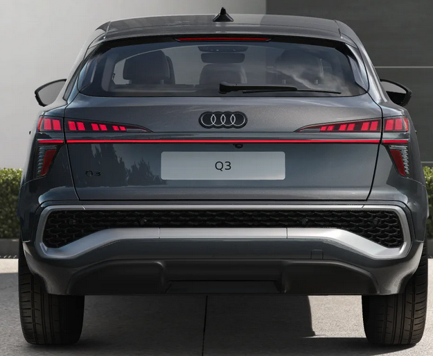 Audi Q3 Basis 2.0 TFSI 204PS quattro (Allrad) S-Tronic (Automatik), 17" Alu, MMI Navigation plus, Elektr. Heckklappe, Einparkhilfe 3-Zonen-Klimaautomatik, Soundsystem, Sitzheizung vorne, Privacy Glas, Lederlenkrad 
