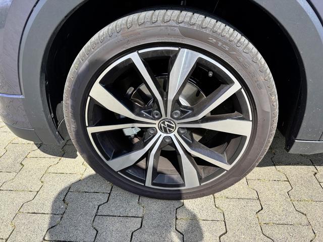 Volkswagen T-Cross R-Line Limited 1.5 TSI 150PS DSG, 5J. GARANTIE, ANHÄNGERKUPPLUNG, Grau-Metallic, 18" Alu, MATRIX-LED, NAVI, Keyless, Kamera, PDC vo/hi, Privacy-Glas, Sitzheizung, Climatronic 
