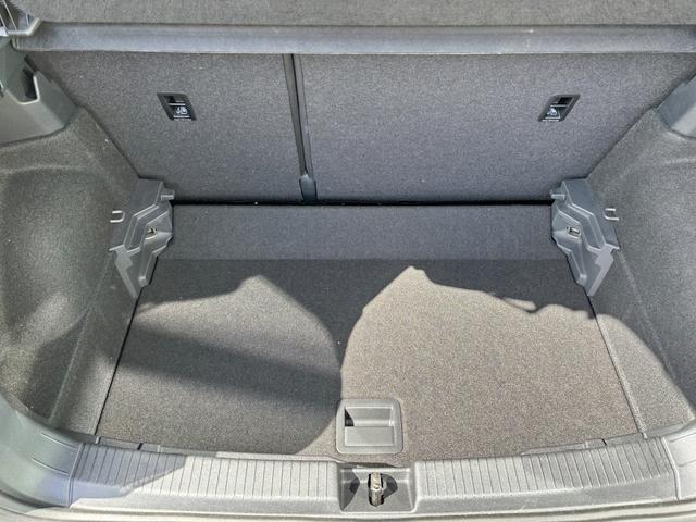 Volkswagen T-Cross R-Line Limited 1.5 TSI 150PS DSG, 5J. GARANTIE, ANHÄNGERKUPPLUNG, Grau-Metallic, 18" Alu, MATRIX-LED, NAVI, Keyless, Kamera, PDC vo/hi, Privacy-Glas, Sitzheizung, Climatronic 