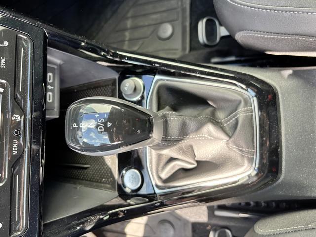 Volkswagen T-Cross R-Line Limited 1.5 TSI 150PS DSG, 5J. GARANTIE, ANHÄNGERKUPPLUNG, Grau-Metallic, 18" Alu, MATRIX-LED, NAVI, Keyless, Kamera, PDC vo/hi, Privacy-Glas, Sitzheizung, Climatronic 
