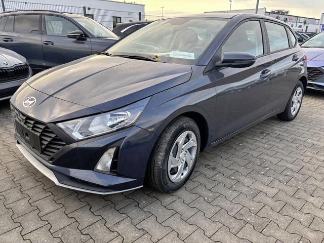 Hyundai i20 - Comfort 1.2i 79PS, AURORA-GRAU METALLIC, 5 Jahre Garantie, NAVIGATION 10,25", Klima, Parksensoren hinten, Rückfahrkamera, Alarm, Lederlenkrad, Tempomat, Armlehne vorne, Reserverad, 4x elektr. Fensterheber, Fernlicht-Assistent