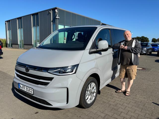 Fahrzeugübergabe eines VW T7 Caravelle Style 2.0 TDI 150PS 6-Gang an Herrn Reinke